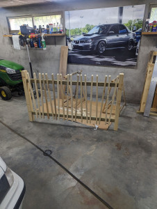 Photo de galerie - Création d'une barrière en bois extérieur 