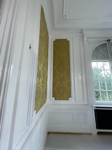 Photo de galerie - Rénovation et application de peinture à l’huile sur boiserie  