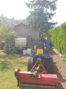 Photo de galerie - Bonjour..
micro tracteur avec broyeur à fléau. 

