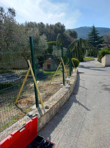 Photo de galerie - Pose de clôture rigides 
