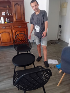 Photo de galerie - Montage De table et chaises de balcon finition 