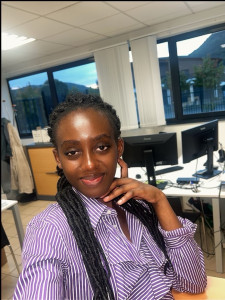 Photo de galerie - Souriante, sérieuse et soignée, je mets un point d’honneur à offrir un nettoyage de qualité. Ponctuelle, discrète et respectueuse, je réalise chaque prestation avec soin.