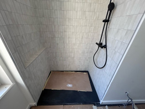 Photo de galerie - Installation bac à douche et robinetterie 