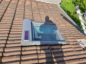 Photo de galerie - Pose d'un volet roulant solaire de marque Vélux