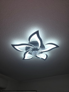 Photo de galerie - Luste avec petit ventilateur 
