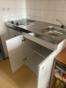Photo de galerie - Montage kitchenette avec raccord électrique, montage robinetterie et évacuation d’eau