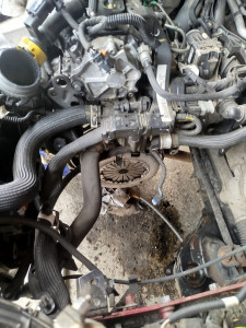 Photo de galerie - Remplacement embrayage voiture.