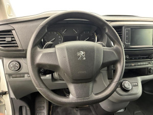Photo de galerie - Véhicule utilitaire full options bien équipé et très confortable.