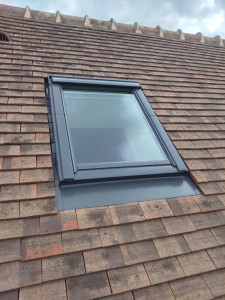 Photo de galerie - Pose d'un velux 78x98cm