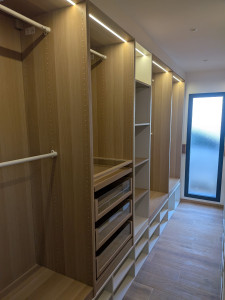 Photo de galerie - Dressing sur mesure a partir de caisson sur mesure 2 pan de mur