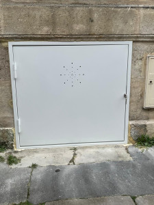 Photo de galerie - Pose d une porte de cave en acier
