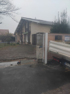 Photo de galerie - Réalisation d un  seuil de portail  avec rehausse  d éléments de  pilier suivi d une application d un enduit 