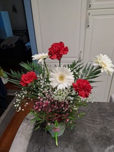 Photo de galerie - Bouquet de fleurs  , fleurs sur table aussi 