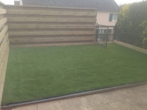 Photo de galerie - Clôture et gazon synthétique 