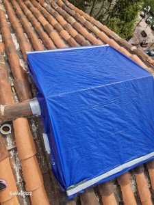 Photo de galerie - Mise en sécurité vitrage de verrière sur toiture (cause : grêle)