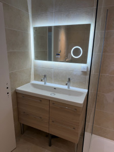 Photo de galerie - Montage meuble lavabo avec miroir led 