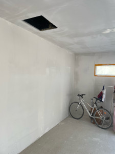 Photo de galerie - Ratissage en double couche avant peinture pour ce garage 