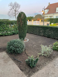 Photo de galerie - Création de massif et semis de gazon 