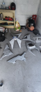 Photo de galerie - Peinture complète sur moto yamaha R1 de 2003