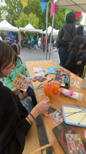 Photo de galerie - Animation maquillage lors d’une kermesse pour l’école élémentaire 