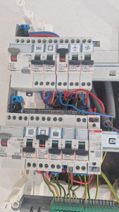 Photo de galerie - Remise au norme électrique 
changement compteur et petit dépannage  électrique (prise 
interrupteur changement balon  eau chaude 