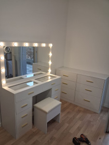 Photo de galerie - Commande est coiffeuse 