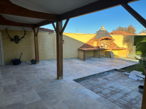 Photo de galerie - Terrasse plus cheminée 