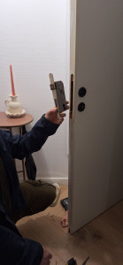 Photo de galerie - Graissage serrure porte d'entrée d'appartement pour diminuer nettement les couinements 