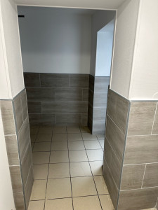 Photo de galerie - Pose de carrelage réalisée avec soin pour embellir votre espace.