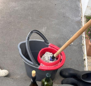 Photo de galerie - Je suis femme de ménage, coiffeuse,pédicure et manucure 
je suis  dynamique,discrète et souriante. 