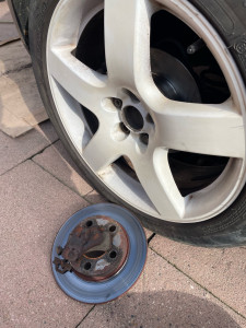 Photo de galerie - Remplacement disques et plaquettes 