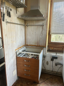 Photo de galerie - Montage avec adaptation d’un plan de travail