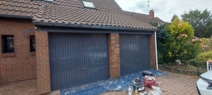 Photo de galerie - Peinture des 2 portes de garages 