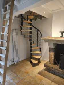 Photo de galerie - Montage et pose d'un escalier hélicoïdal 
