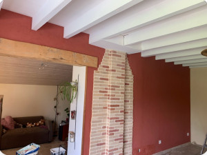 Photo de galerie - Salon et plafonds repeints ainsi que la pose de briquettes