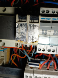 Photo de galerie - Diagnostic de panne sur un télérupteur, changement et modifications du cablage (ancienne alimentation de la commande en 12v, nouveau télérupteur en 230v)