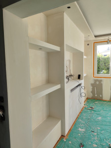 Photo de galerie - Réalisation d'une niche pour tv avec ses rangements 