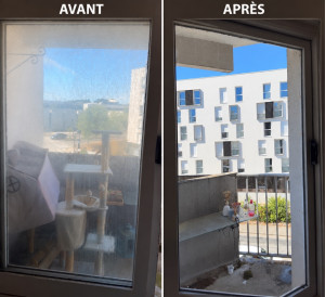 Photo de galerie - Nettoyage approfondi d’une baie vitrée très encrassée : élimination des traces et saletés accumulées pour retrouver une vitre propre, transparente et lumineuse.