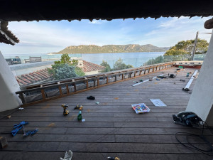 Photo de galerie - Création d’une banquette d’assise en lame de terrasse bambou Moso