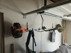 Photo de galerie - Débroussaillé, tonte, élagage et abattage d'arbre, taille de haie...
j'ai une tondeuse, debroussailleuse, taille haie thermique et tronçonneuse 
