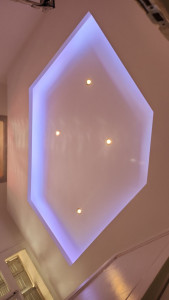 Photo de galerie - Décoration plafon laide et cache rideau en placo et bonde joints 