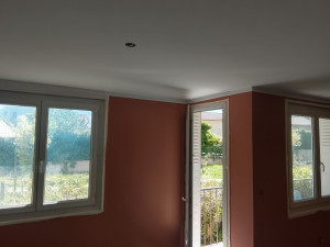 Photo de galerie - Placo plafond contre cloison peinture joint avec mon petit détail de 5 cm entre le plafond et les murs en blanc 
