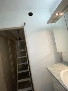 Photo de galerie - Reprendre un mur de sale de bain (enduire),et appliquer trois couche de peinture 