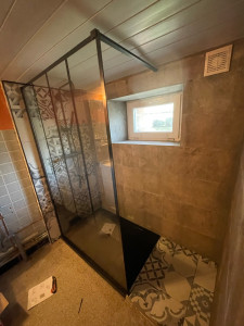 Photo de galerie - Remplacement baignoire par douche.