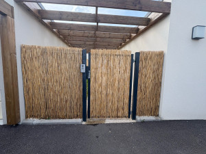 Photo de galerie - Installation de canisse sur un portillon