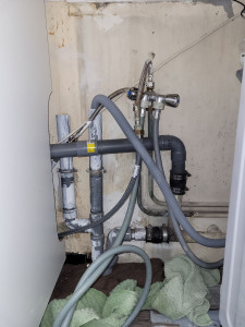 Photo de galerie - Anciennes évacuations LV + LL + évier (1/4)

