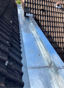 Photo de galerie - Pose d’un chenal en zinc merveilleuse, réalisation, ravi d’avoir fait ce chantier