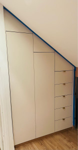 Photo de galerie - Fabrication de penderie sous pente 