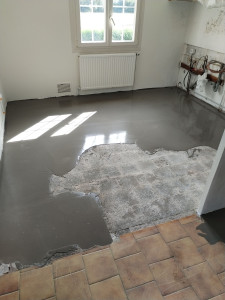 Photo de galerie - Mise en place d'un ragreage pour pose de carrelage 