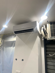 Photo de galerie - Installation de climatisation Mitsubishi dans une boutique parisienne 
